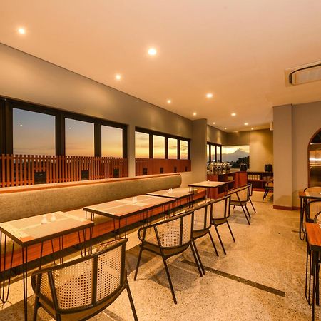 Nata Azana Hotel Solo Kültér fotó