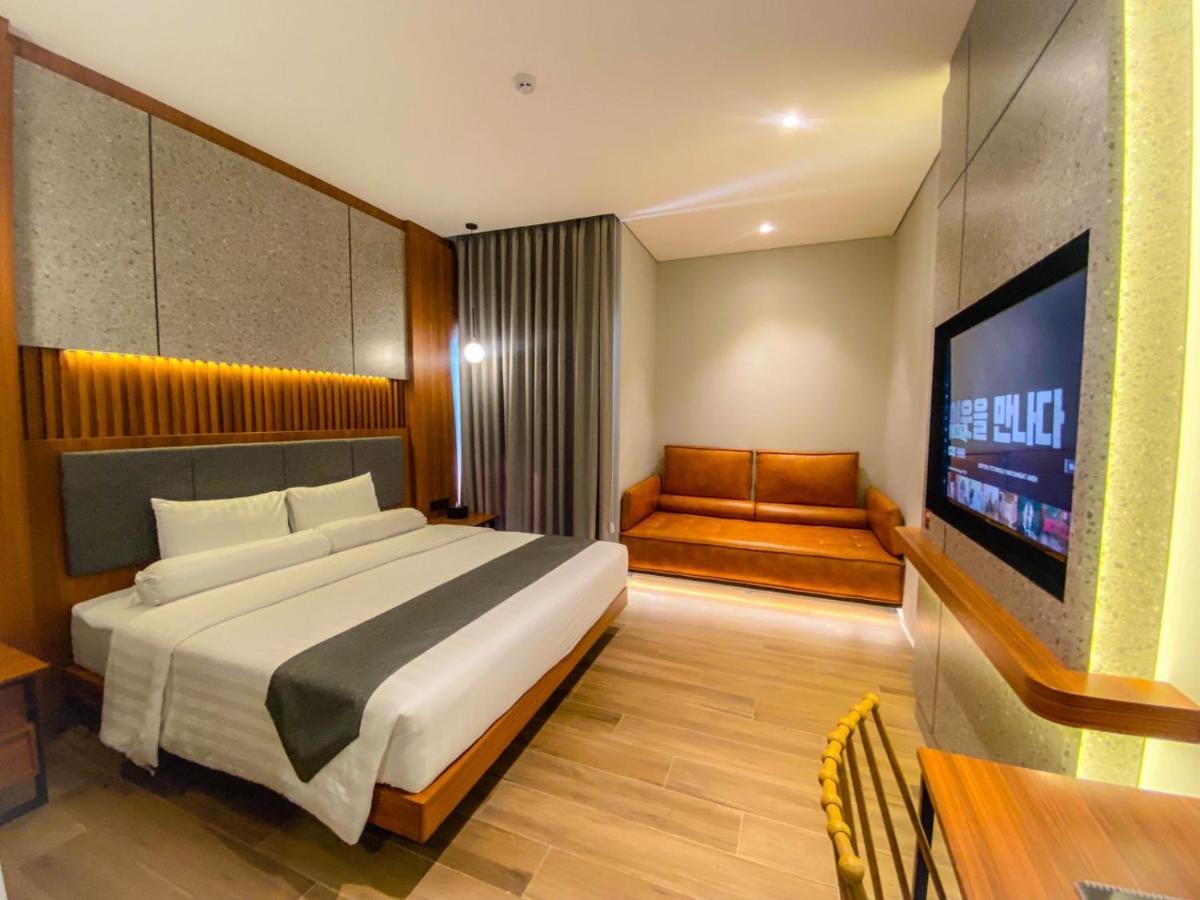 Nata Azana Hotel Solo Kültér fotó