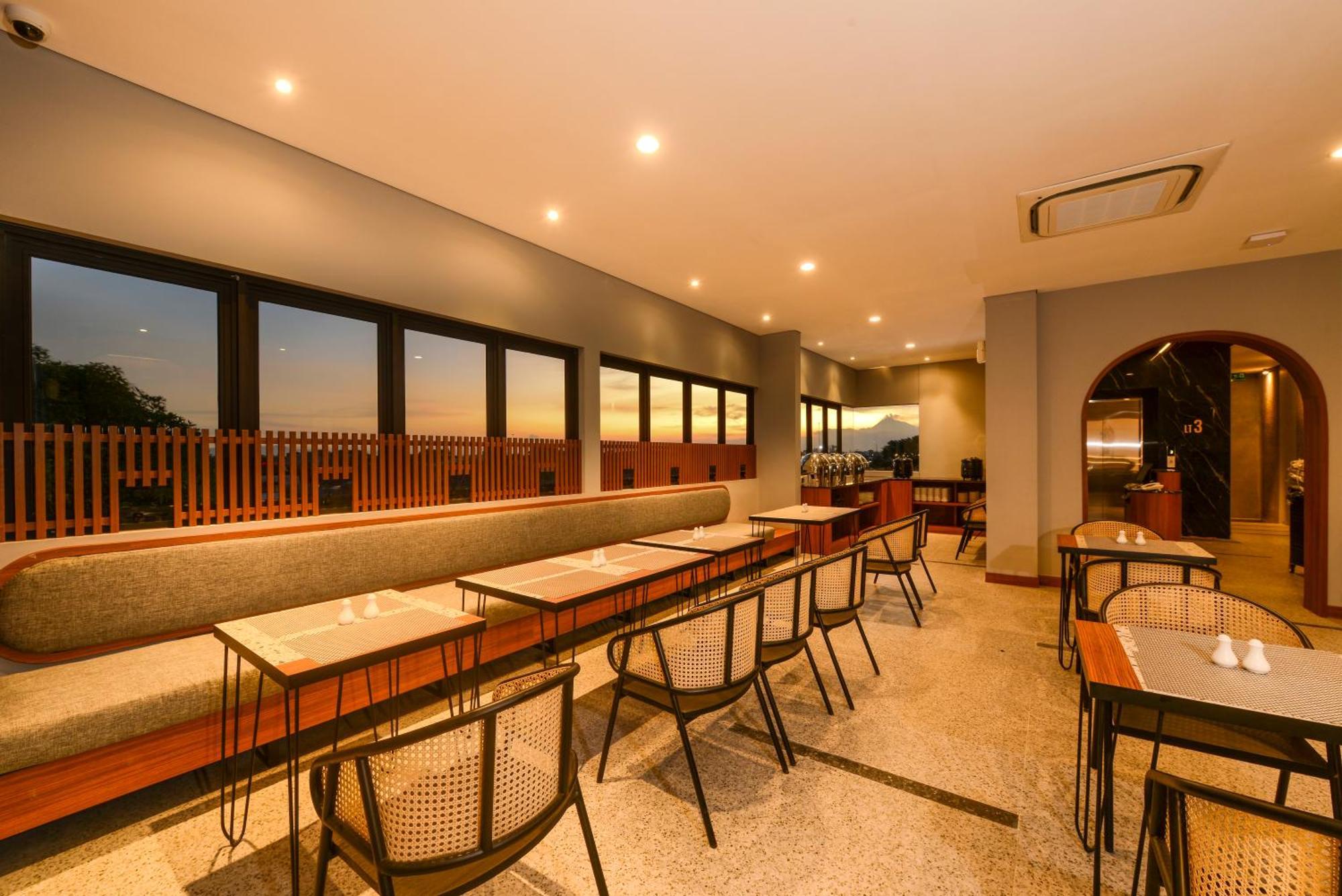 Nata Azana Hotel Solo Kültér fotó